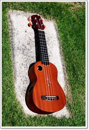 Ukulele Riptide (ยูกูเลเล่,อูคูเลเล่) UC-5NS